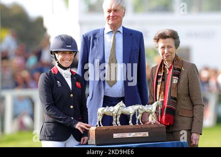 Laura Collett, le duc de Beaufort, Anne Princess Royal lors de l'événement de saut au Badminton Horse Trials, Badminton House, Badminton le dimanche 8th mai 2022. (Photo de Jon Bromley/MI News/NurPhoto) Banque D'Images