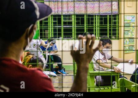 Scène à l'intérieur de la zone de vote lors des élections nationales et locales dans la région métropolitaine de Manille, Philippines, sur 9 mai 2022. Les Philippins ont exprimé leurs voix lors de l’élection de 2022 aux Philippines. (Photo par Ryan Eduard Benaid/NurPhoto) Banque D'Images