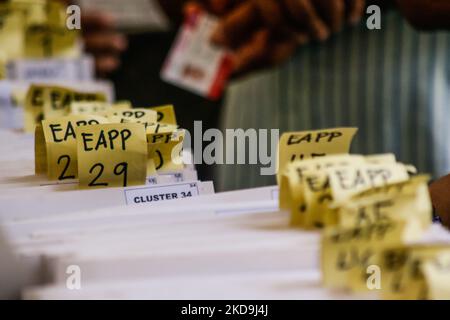 Scène à l'intérieur de la zone de vote lors des élections nationales et locales dans la région métropolitaine de Manille, Philippines, sur 9 mai 2022. Les Philippins ont exprimé leurs voix lors de l’élection de 2022 aux Philippines. (Photo par Ryan Eduard Benaid/NurPhoto) Banque D'Images