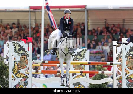 Oliver Townend, cours de ballaghmor lors de l'événement de saut au Badminton Horse Trials, Badminton House, Badminton le dimanche 8th mai 2022. (Photo de Jon Bromley/MI News/NurPhoto) Banque D'Images