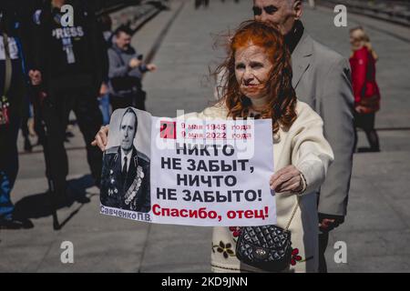 Fleurs en l'honneur du 77th anniversaire de la victoire sur le nazisme pendant la Seconde Guerre mondiale, sur 9 mai 2022, Ukraine, Kiev (photo d'Oleg Pereverzev/NurPhoto) Banque D'Images