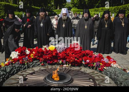 Fleurs en l'honneur du 77th anniversaire de la victoire sur le nazisme pendant la Seconde Guerre mondiale, sur 9 mai 2022, Ukraine, Kiev (photo d'Oleg Pereverzev/NurPhoto) Banque D'Images