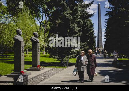 Fleurs en l'honneur du 77th anniversaire de la victoire sur le nazisme pendant la Seconde Guerre mondiale, sur 9 mai 2022, Ukraine, Kiev (photo d'Oleg Pereverzev/NurPhoto) Banque D'Images