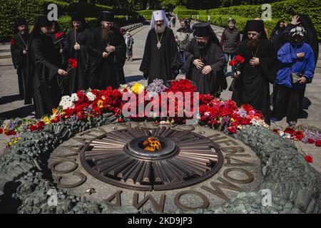 Fleurs en l'honneur du 77th anniversaire de la victoire sur le nazisme pendant la Seconde Guerre mondiale, sur 9 mai 2022, Ukraine, Kiev (photo d'Oleg Pereverzev/NurPhoto) Banque D'Images