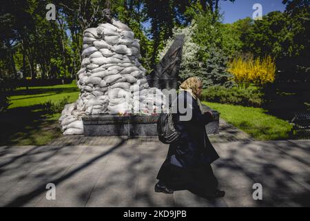 Fleurs en l'honneur du 77th anniversaire de la victoire sur le nazisme pendant la Seconde Guerre mondiale, sur 9 mai 2022, Ukraine, Kiev (photo d'Oleg Pereverzev/NurPhoto) Banque D'Images