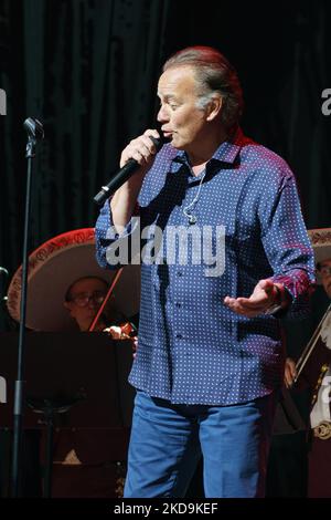 La chanteuse espagnole Bertin Osborne se produit sur scène au Caldeón Theatre sur 09 mai 2022 à Madrid, en Espagne. (Photo par Oscar Gonzalez/NurPhoto) Banque D'Images