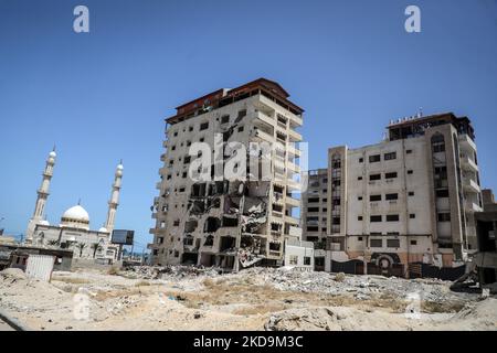 Un point de vue général montre le site de la tour Hanadi à l'occasion du premier anniversaire du conflit de mai 2021 entre Israël et le Hamas, dans la ville de Gaza, à 10 mai 2022. (Photo de Majdi Fathi/NurPhoto) Banque D'Images