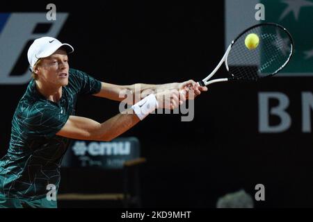 Jannik sinner (ITA) en action contre Pedro Martinez (ESP) pendant l'Internazionali BNL d'Italia 2022 - troisième jour sur 10 mai 2022 à Foro Italico à Rome, Italie. (Photo de Giuseppe Maffia/NurPhoto) Banque D'Images