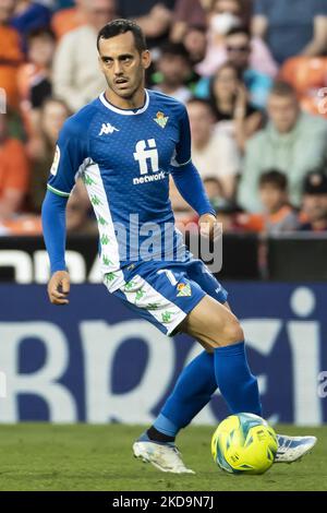 Juan Miguel Jimnez, Juanmi de Real Betis pendant le match de la Liga entre Valencia CF et Real Betis Balompie au stade Mestalla sur 10 mai 2022. (Photo de Jose Miguel Fernandez/NurPhoto) Banque D'Images