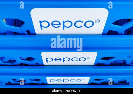 Le logo de Pepco est visible sur un panier à l'intérieur de la boutique à prix réduit de Pepco à Andrychow, en Pologne, sur 23 avril 2022. (Photo de Beata Zawrzel/NurPhoto) Banque D'Images