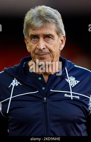 Manuel Pellegrini entraîneur en chef de Real Betis regarde avant le match de la Liga Santander entre Valencia CF et Real Betis au stade Mestalla, 10 mai 2022, Valence, Espagne. (Photo de David Aliaga/NurPhoto) Banque D'Images