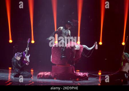 Achille Lauro (stripper) Saint-Marin pendant le Concours Eurvision de la chanson 2022, deuxième demi-finale - répétition de robe sur 11 mai 2022 à Pala Olimpico à Turin, Italie. (Photo de Nderim Kaceli/LiveMedia/NurPhoto) Banque D'Images