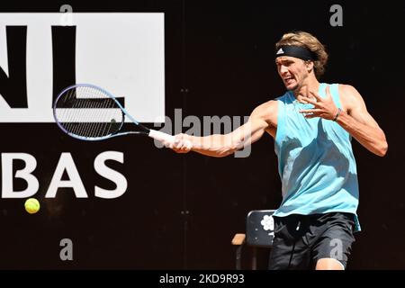 Alexander Zverev (GER) lors du premier tour contre Alex de Minaur (AUS) du tournoi ATP Master 1000 Internazionali BNL d'Italia à Foro Italico on 12 mai 2022 (photo de Fabrizio Corradetti/LiveMedia/NurPhoto) Banque D'Images