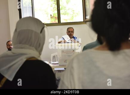 Les fonctionnaires, qui prendront la direction des greffiers du pôle, ont voté avant les élections générales qui se tiendront le 16 mai Liban , Beyrouth sur 12 mai 2022. (Photo par Fadel Itani/NurPhoto) Banque D'Images