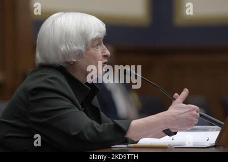 La secrétaire AU Trésor AMÉRICAINE Janet Yellen témoigne devant le comité complet des services financiers de la Chambre lors d'une audition sur le rapport annuel du Conseil de surveillance de la stabilité financière, aujourd'hui sur 12 mai 2022 à Rayburn HOB/Capitol Hill à Washington DC, Etats-Unis.(photo de Lénine Nolly/NurPhoto) Banque D'Images