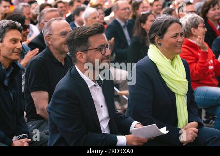 Thomas Kutschay, le meilleur candidat pour le parti SPD est vu à Roncalliplatz à Cologne, Allemagne sur 13 mai pendant la campagne électorale du parti SPD 2022 (photo par Ying Tang/NurPhoto) Banque D'Images