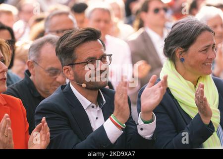 Thomas Kutschay, le meilleur candidat pour le parti SPD est vu à Roncalliplatz à Cologne, Allemagne sur 13 mai pendant la campagne électorale du parti SPD 2022 (photo par Ying Tang/NurPhoto) Banque D'Images