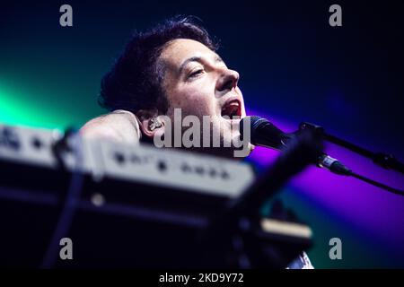 Les wombats se produit en concert à fabrique à Milan, en Italie, sur 13 mai 2022. Les wombats sont un groupe de rock indépendant anglais formé à Liverpool en 2003. Depuis sa création, le groupe a composé Matthew Murphy (voix en chef, guitare, claviers), Tord Øverland Knudsen (basse, voix de soutien, claviers) et Dan Haggis (batterie, voix de soutien, claviers). La bande est signée à 14th Floor Records et Bright Antenna. Ils ont vendu plus de 1 millions d'albums dans le monde entier. (Photo par Mairo Cinquetti/NurPhoto) Banque D'Images