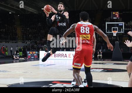 Marco Belinelli (Segafredo Virtus Bologna) pendant le match 1 des éliminatoires du championnat italien de basket-ball série A1 Segafredo Virtus Bologna vs. Carpegna Prosciutto Pesaro à la Segafredo Arena - Bologne, 15 mai 2022 - (photo de Michele Nucci/LiveMedia/NurPhoto) Banque D'Images