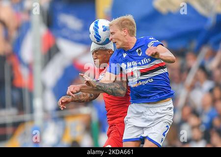 Julio dos Santos de Paulo Igor (Fiorentina) - Morten Thorsby (Sampdoria) pendant le football italien série A match UC Sampdoria vs ACF Fiorentina sur 16 mai 2022 au stade Luigi Ferraris de Genova, Italie (photo de Danilo Vigo/LiveMedia/NurPhoto) Banque D'Images