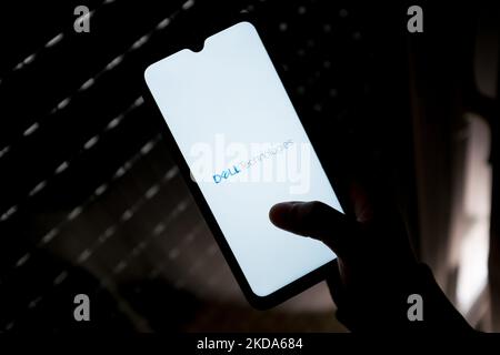 Sur cette photo, un logo Dell technologies apparaît sur l'écran d'un smartphone à Athènes, en Grèce, sur 16 mai 2022. (Photo d'illustration par Nikolas Kokovlis/NurPhoto) Banque D'Images