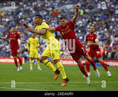 Thiago Silva de L-R Chelsea et James Milner de Liverpool lors de la finale de la coupe FA entre Chelsea et Liverpool au stade Wembley, Londres, Royaume-Uni 14th mai 2022 (photo par action Foto Sport/NurPhoto) Banque D'Images