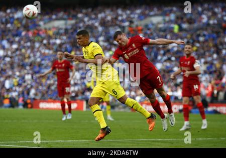 Thiago Silva de L-R Chelsea et James Milner de Liverpool lors de la finale de la coupe FA entre Chelsea et Liverpool au stade Wembley, Londres, Royaume-Uni 14th mai 2022 (photo par action Foto Sport/NurPhoto) Banque D'Images