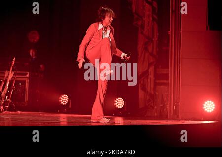 Gianna Nannini chantant sur scène pendant le concert de musique de la chanteuse italienne Gianna Nannini - en tournée teatro 2022 sur 13 mai 2022 au Théâtre Arcompoldi de Milan, Italie (photo par Samantha Palazzini/LiveMedia/NurPhoto) Banque D'Images