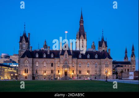 Ottawa (Ontario) - 21 octobre 2022 : vue de l'édifice de l'Ouest sur la colline du Parlement. Banque D'Images