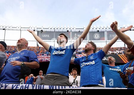 Les fans du FC Rangers montrent leur soutien pendant le match de football Europa League 2022 final de l'UEFA Europa League - Eintracht vs Rangers sur 18 mai 2022 à l'Estadio Ramon Sanchez-Pizjuan à Séville, Espagne (photo de Francesco Scaccianoce/LiveMedia/NurPhoto) Banque D'Images