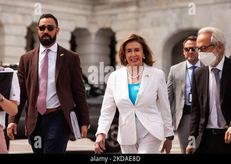 Présidente de la Chambre Nancy Pelosi en route pour une conférence de presse marquant le 25th anniversaire de la coalition néo-démocrate. Les 98 membres des néo-démocrates sont centristes et pro-business. (Photo d'Allison Bailey/NurPhoto) Banque D'Images