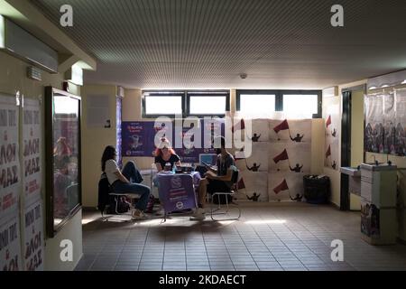 Les étudiants ont voté à l'École de droit d'Athènes lors des élections étudiantes à Athènes, en Grèce, sur 18 mai 2022. (Photo de Nikolas Kokovovlis/NurPhoto) Banque D'Images