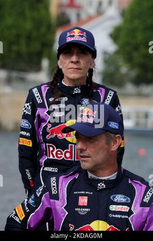 Sébastien LOEB (FRA) et Isabelle GALMICHE (FRA) (C) lors de la cérémonie de départ du rallye, photo des pilotes à Coimbra du rassemblement Vodafone Portugal 2022 de la CMR à Matosinhos - Portugal, sur 19 mai 2022. (Photo de Paulo Oliveira / NurPhoto) Banque D'Images