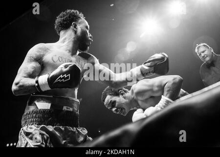 Ramon Guevara (11-25-2; République dominicaine en passant par Grand Rapids, MI) a battu LaQuan Lewis (7-14-1; Brooklyn, NY) lors d'un match de poids et haltères de 4 tours au Motor City Casino and Hotel de Detroit, MI le 13 mai 2022. (Photo par Adam J. Dewey/NurPhoto) Banque D'Images