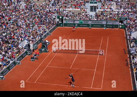 Novak Djokovic s'entraînant pendant la Journée des enfants Roland Garros, un jour avant la finale du tirage au sort, sur 21 mai 2022 à Paris, France. (Photo par Ibrahim Ezzat/NurPhoto) Banque D'Images