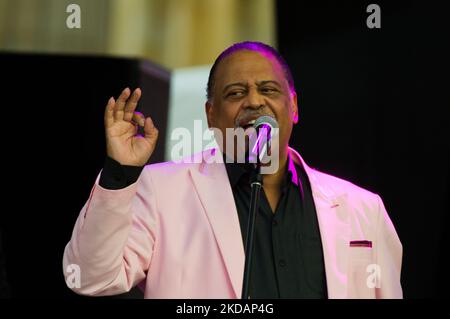 Le chanteur Wilfrido Vargas se produit lors du rallye de campagne de clôture du candidat présidentiel de gauche pour l'alliance politique 'Pacto Historico' Gustavo Petro, à Bogota, Colombie sur 22 mai 2022. (Photo par Sebastian Barros/NurPhoto) Banque D'Images