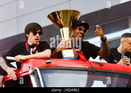 Départ d'un bus découvert de la Casa Milan pour la fête de la Scudetto à Milan, Italie, sur 23 mai 2022 (photo de Mairo Cinquetti/NurPhoto) Banque D'Images