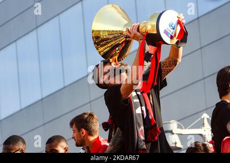 Départ d'un bus découvert de la Casa Milan pour la fête de la Scudetto à Milan, Italie, sur 23 mai 2022 (photo de Mairo Cinquetti/NurPhoto) Banque D'Images