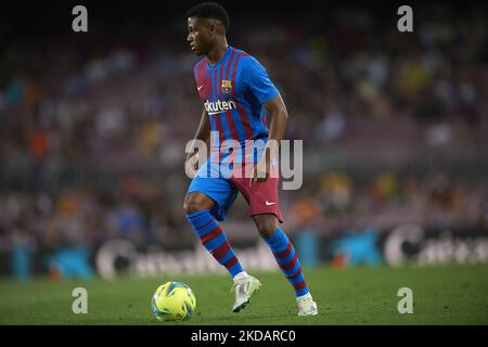 Ansu Fati de Barcelone contrôle le ballon pendant le match de LaLiga Santander entre le FC Barcelone et Villarreal CF au Camp Nou sur 22 mai 2022 à Barcelone, Espagne. (Photo de Jose Breton/Pics action/NurPhoto) Banque D'Images