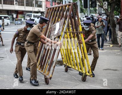 La police du Sri Lanka revisite les barricades enlevées par les manifestants à 24 mai 2022 près du palais présidentiel à Colombo, au Sri Lanka. (Photo par Pradeep Dambarage/NurPhoto) Banque D'Images