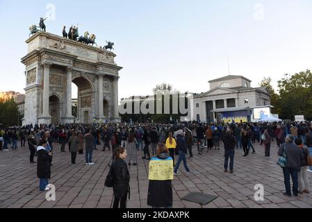 Milan, Italie. 5th novembre 2022. Rassemblement en faveur du peuple ukrainien et de la résistance de Kiev qui s'est tenu cet après-midi à Milan, en Italie. De nombreuses bannières contre Poutine et l'invasion russe. Environ deux mille personnes ont assisté à l'événement cet après-midi, mais aussi à Rome, une manifestation a été organisée en faveur de l'Ukraine. (Image de crédit : © Ervin Shulku/ZUMA Press Wire) Banque D'Images