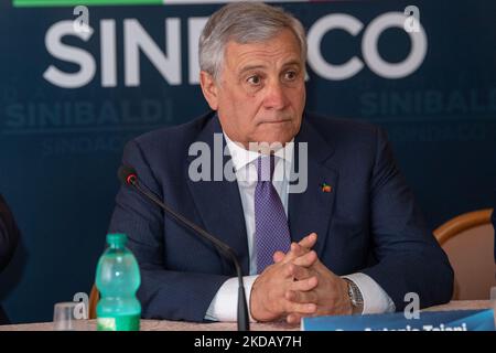 Le vice-président et coordonnateur national unique de Forza Italia, Antonio Tajani, à Rieti, pour soutenir la candidate à la mairie Daniele Sinibaldi aux élections administratives du 12 juin 2022. À Rieti, Italie, 25 mai 2022. (Photo de Riccardo Fabi/NurPhoto) Banque D'Images