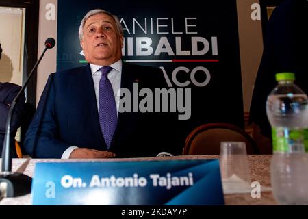 Le vice-président et coordonnateur national unique de Forza Italia, Antonio Tajani, à Rieti, pour soutenir la candidate à la mairie Daniele Sinibaldi aux élections administratives du 12 juin 2022. À Rieti, Italie, 25 mai 2022. (Photo de Riccardo Fabi/NurPhoto) Banque D'Images