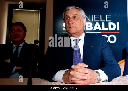 Le vice-président et coordonnateur national unique de Forza Italia, Antonio Tajani, à Rieti, pour soutenir la candidate à la mairie Daniele Sinibaldi aux élections administratives du 12 juin 2022. À Rieti, Italie, 25 mai 2022. (Photo de Riccardo Fabi/NurPhoto) Banque D'Images