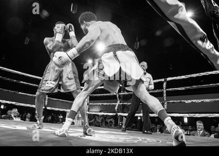 Super poids-lourd Marlon “Savage” Harrington (8-0, 7 Kos; Detroit, MI) a effacé son adversaire Azael Cosio (21-10-2, 18 Kos; Panama) avec un knockout de 4th tours qui a envoyé Cosio s'écraser au coin neutre avec le sang versé de son oreille droite. (Photo par Adam J. Dewey/NurPhoto) Banque D'Images