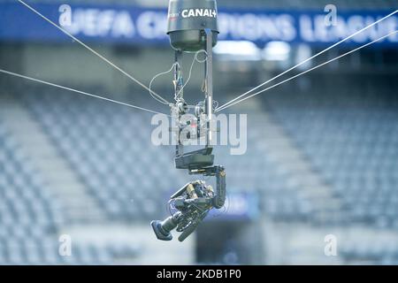 Spider Cam de la télévision lors de l'entraînement de Liverpool avant la finale de la Ligue des champions de l'UEFA le 27 mai 2022 à Paris, France. (Photo de Giuseppe Maffia/NurPhoto) Banque D'Images