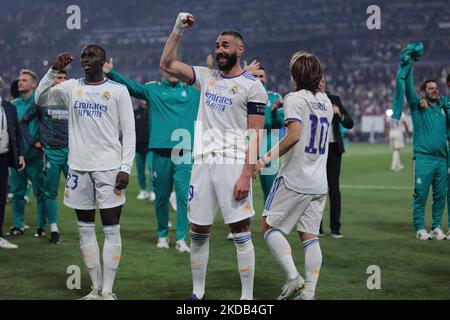 Karim Benzema du Real Madrid célèbre après la finale de la Ligue des champions de l'UEFA entre Liverpool et Real Madrid au Stade de France, Paris, le samedi 28th mai 2022. (Photo de Pat Scaasi/MI News/NurPhoto) Banque D'Images