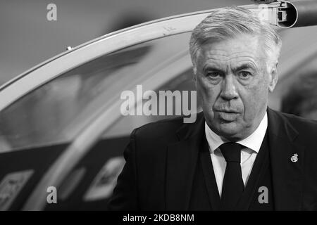 Carlo Ancelotti entraîneur en chef du Real Madrid lors du match final de la Ligue des champions de l'UEFA entre le FC Liverpool et le Real Madrid au Stade de France sur 28 mai 2022 à Paris, en France. (Note aux éditeurs: Cette image a été convertie en noir et blanc) (photo de Jose Breton/pics action/NurPhoto) Banque D'Images