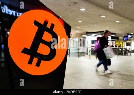 Bitcoin ATM à Cracovie, Pologne sur 30 mai 2022. (Photo de Beata Zawrzel/NurPhoto) Banque D'Images