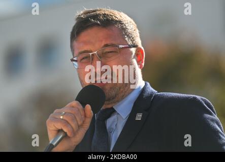 Le juge Pawel Juszczyszyn pendant la manifestation. Les juges locaux et leurs partisans lors d'une manifestation devant la Cour d'appel de Cracovie contre les actions des commissaires disciplinaires contre le juge Waldemar ?urek. Lundi, 30 mai 2022, à Cracovie, en Pologne. (Photo par Artur Widak/NurPhoto) Banque D'Images